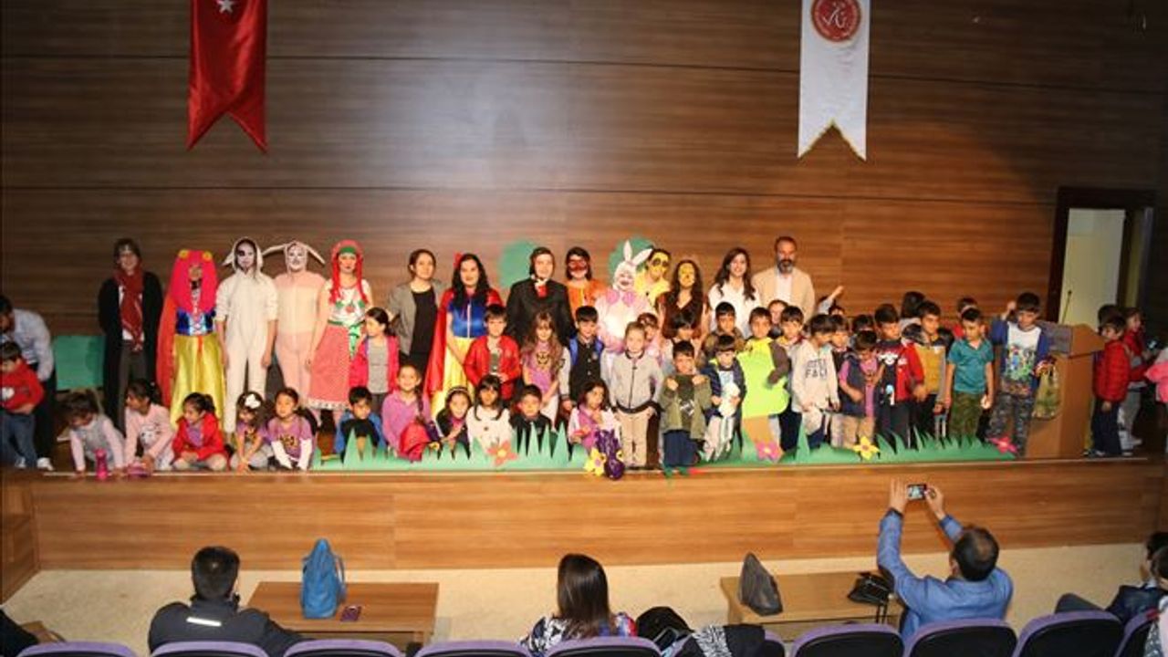 NEVÜ Çocuk Üniversitesi çocuk tiyatro gösterisi