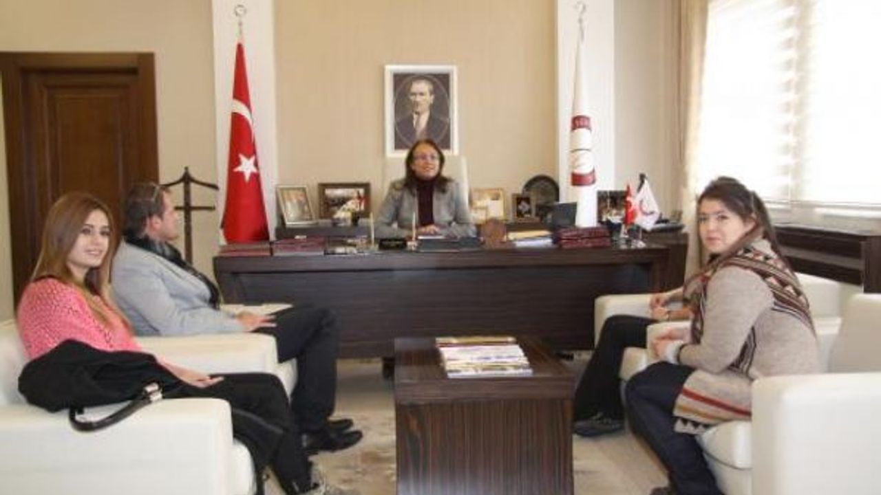 BEYAZ SHOW?UN KONUĞU ÖĞRENCİLERDEN ZİYARET
