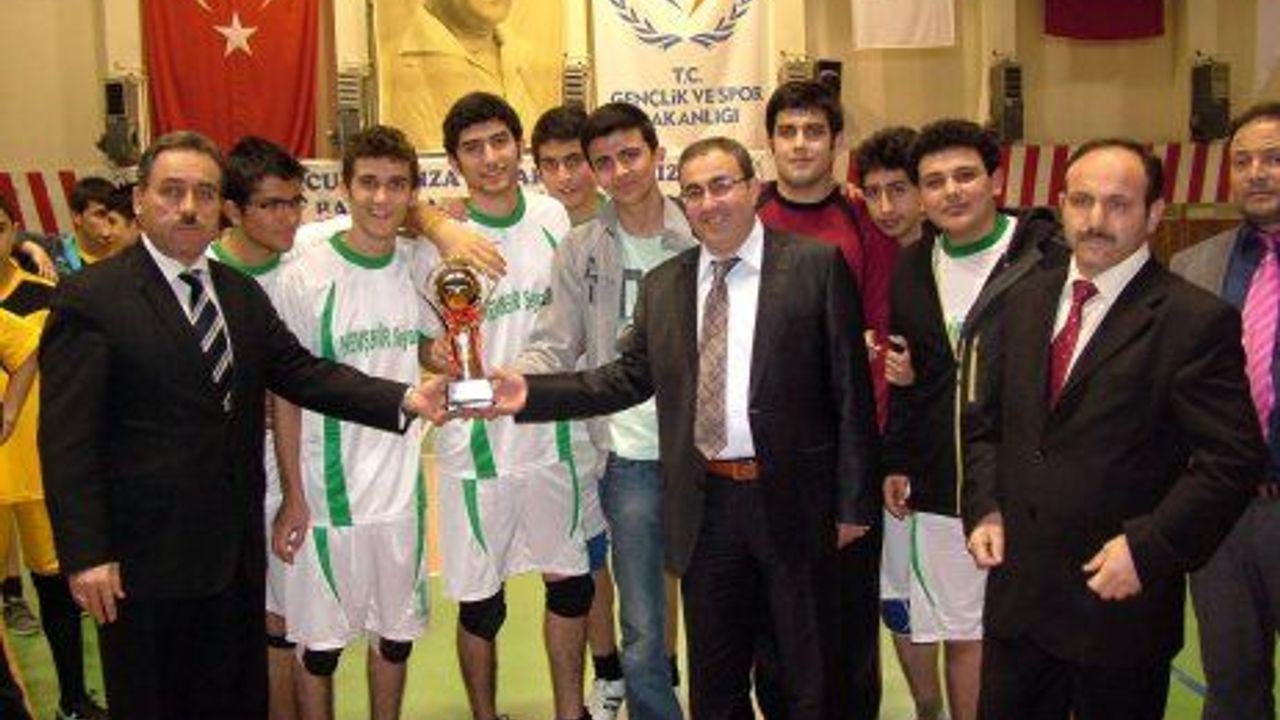 Diyanet Gençlikspor Yıldız Erkekler Hentbol Şampiyon