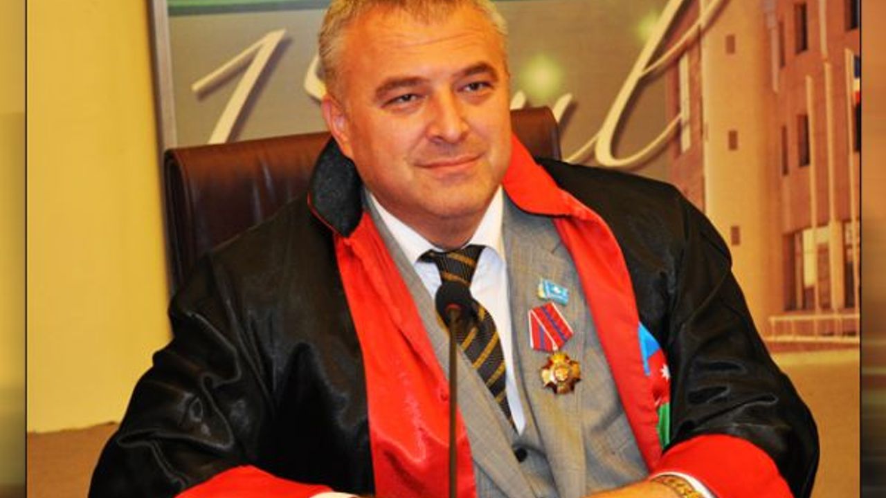 Kazakistan Fahri Konsolosu Uluer?e Madalya