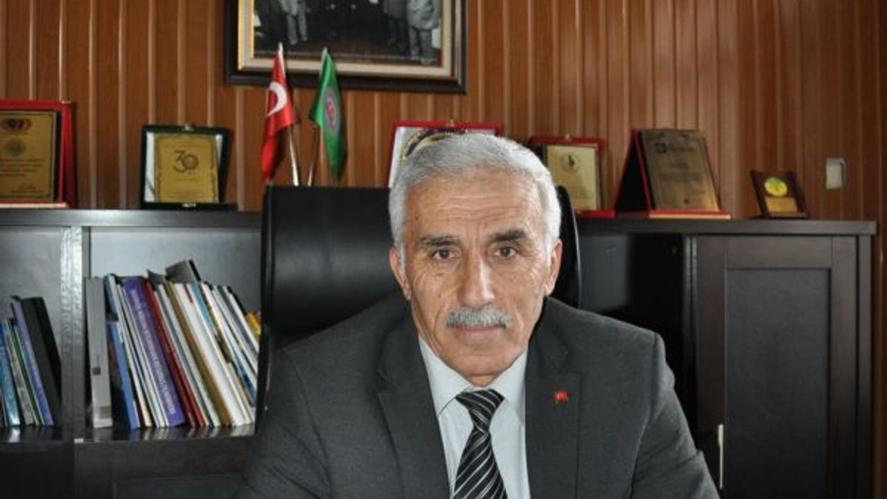 MUSTAFA EKİZ; ÇİFTÇİ BELİNİ DOĞRULTAMAZ 