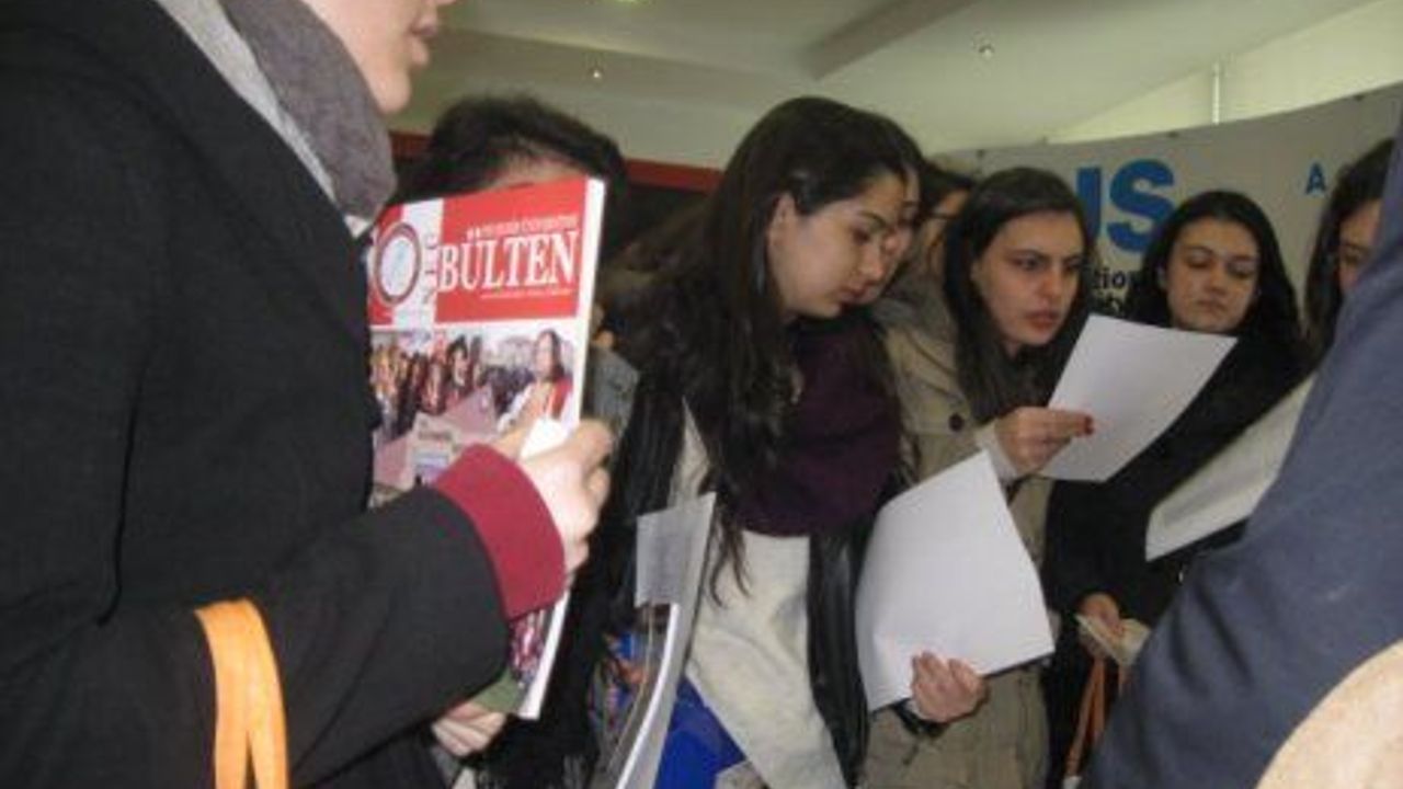 Nevşehir Üniversitesi ?Üniversiteler Tanıtım Fuarı?na Katıldı
