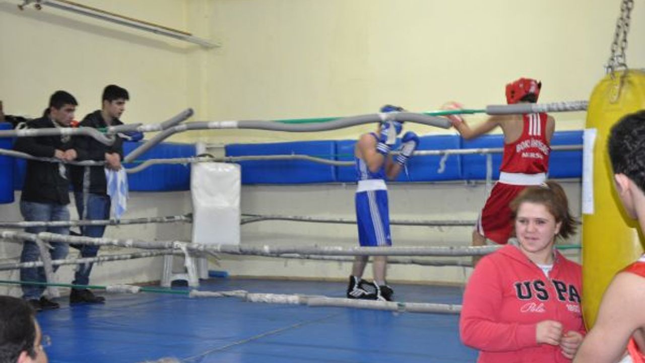 NEVŞEHİR?DE BOKS TURNUVASI YAPILDI