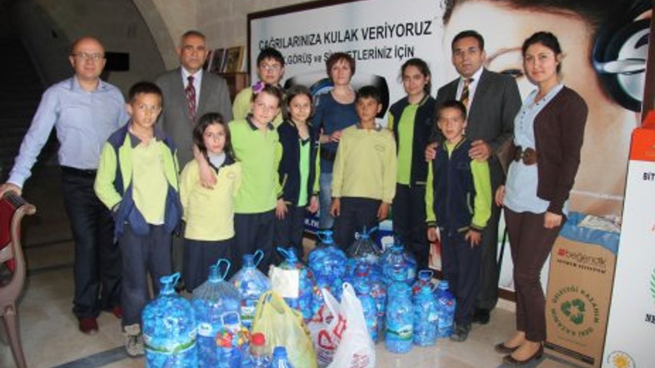 Öğrencilerinden Engellilere Mavi Kapak Desteği