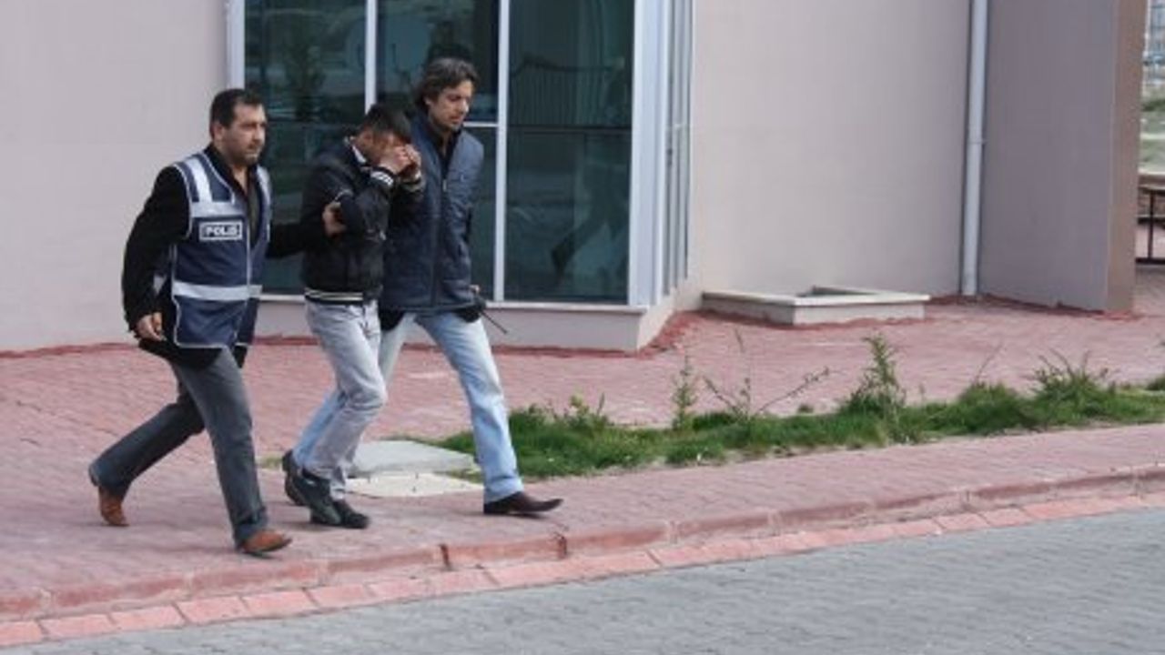 SOYGUNCUYU SÜPÜRGE İLE KOVALADI
