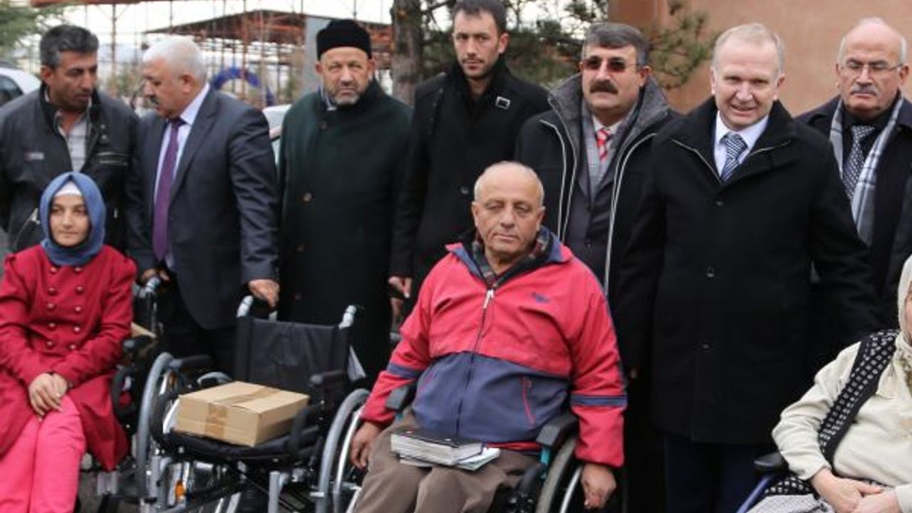 TEKERLEKLİ SANDALYE DAĞITIMI YAPILDI