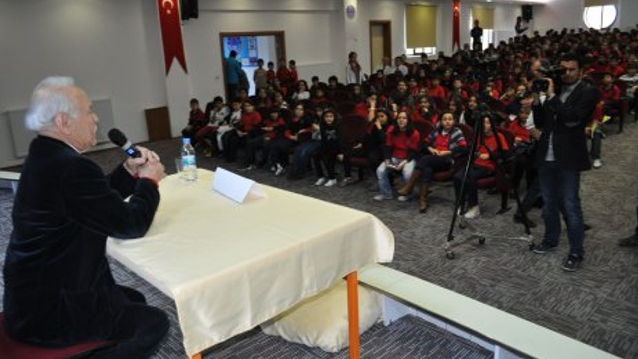 Ünlü Yazar İzgü Altınyıldız Kolejinin Konuğuydu 
