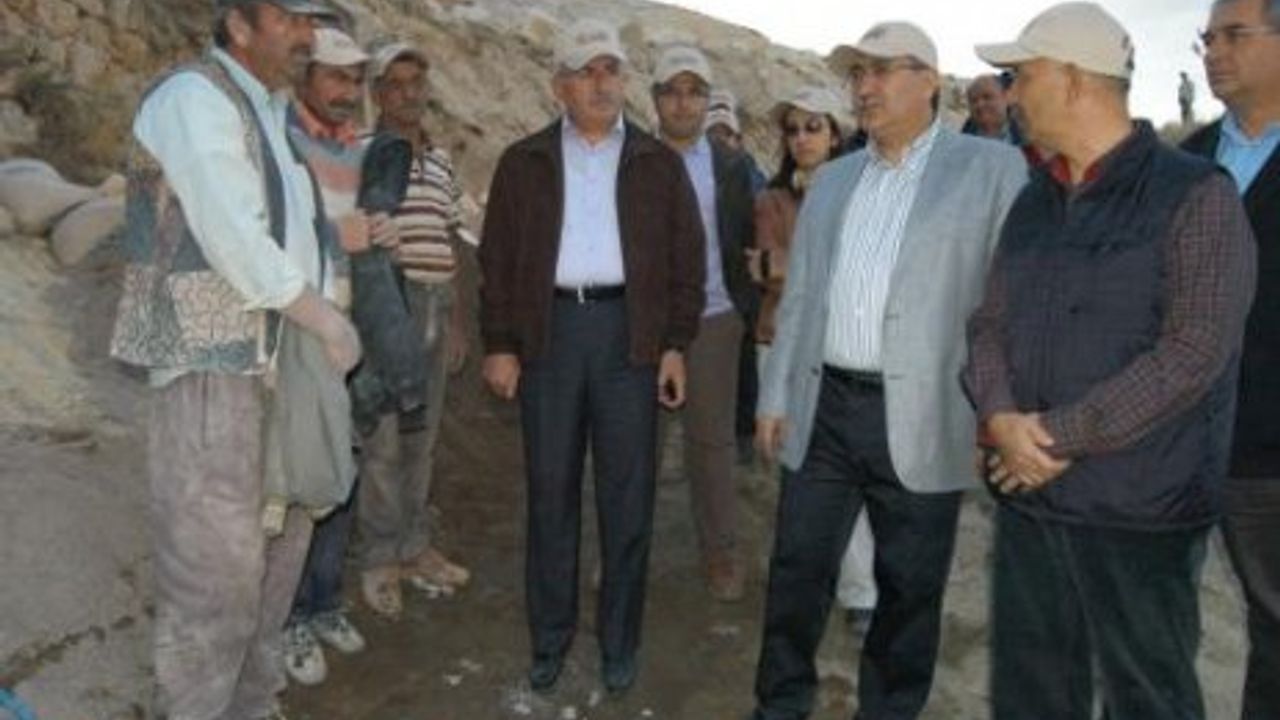 VALİ SAVAŞ, KAYAKAPI`DA 