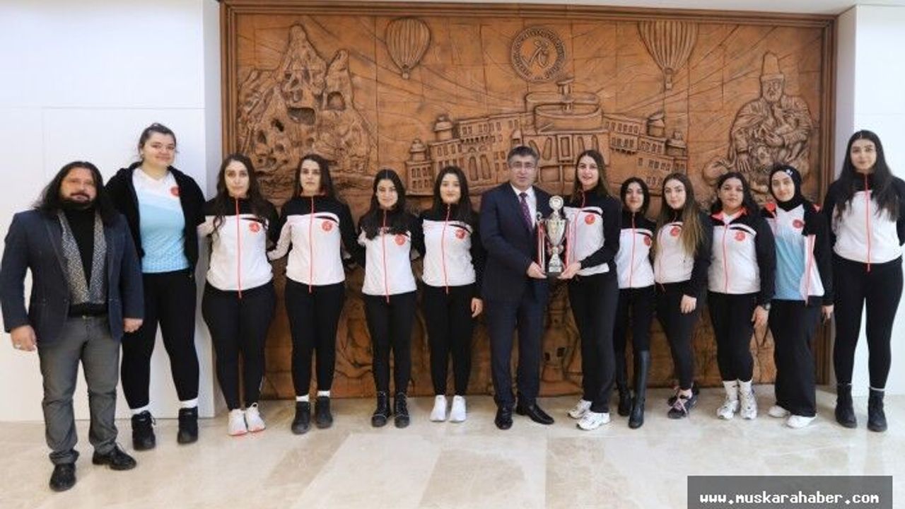 Rektör Aktekin’den takıma teşekkür belgesi