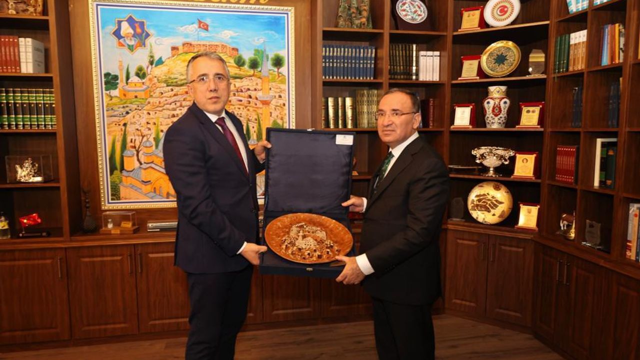 Adalet Bakanı Bozdağ, Nevşehir Belediyesi’ni ziyaret etti