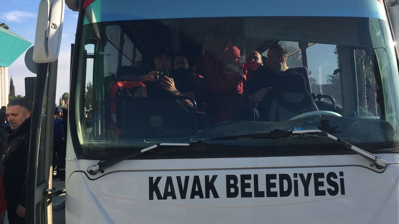 Kavak Belediyesi otobüsü Sırbistan arama kurtarma ekibine tahsis edildi