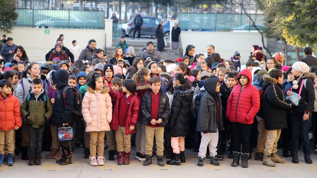 Nevşehir'de 60 bin öğrenci için ders zili çaldı