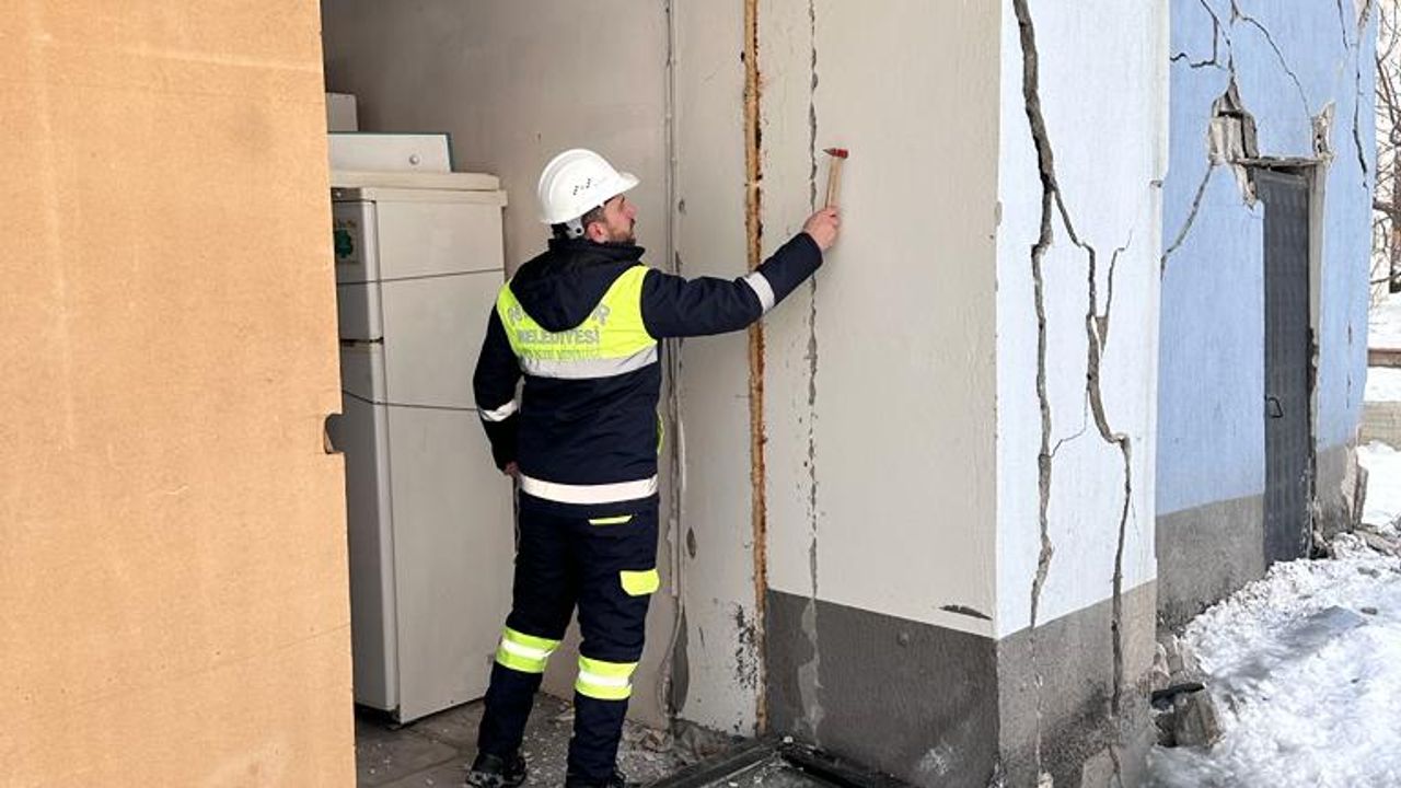 Nevşehir Belediyesinden deprem bölgesindeki hasar tespiti çalışmalarına destek