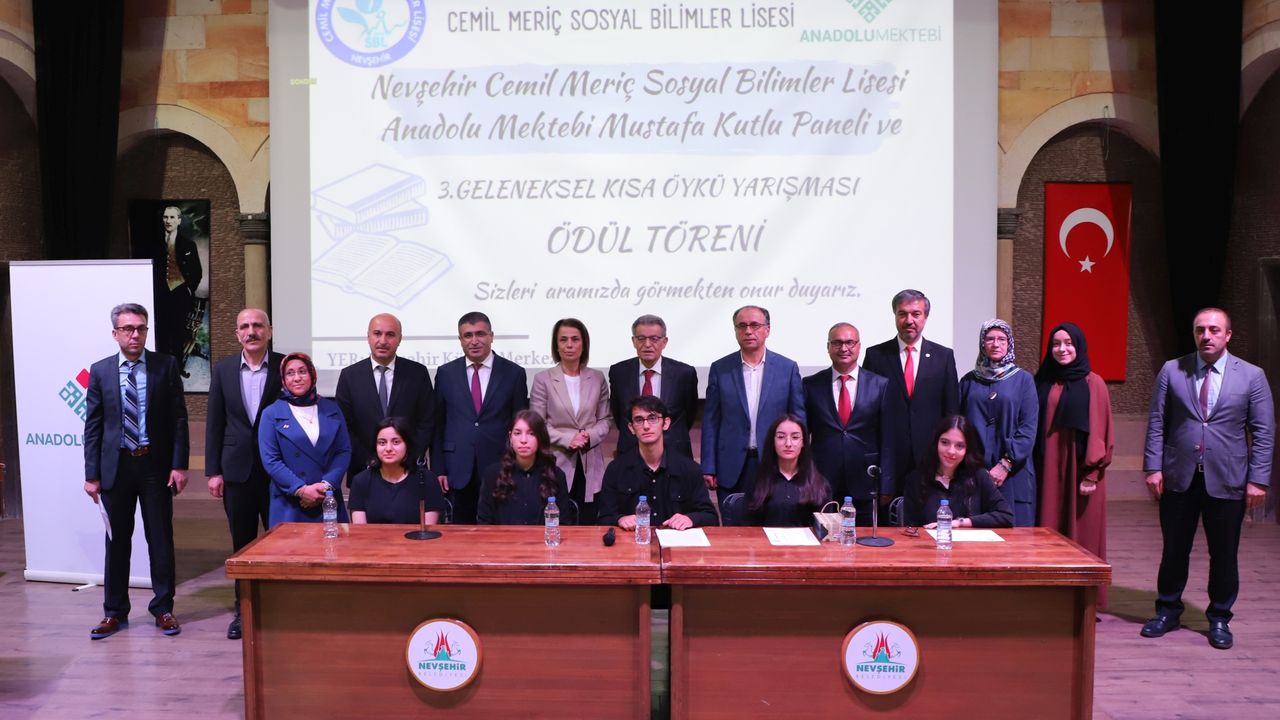 Rektör Aktekin ‘Mustafa Kutlu’ Paneli ve öykü yarışması ödül törenine katıldı