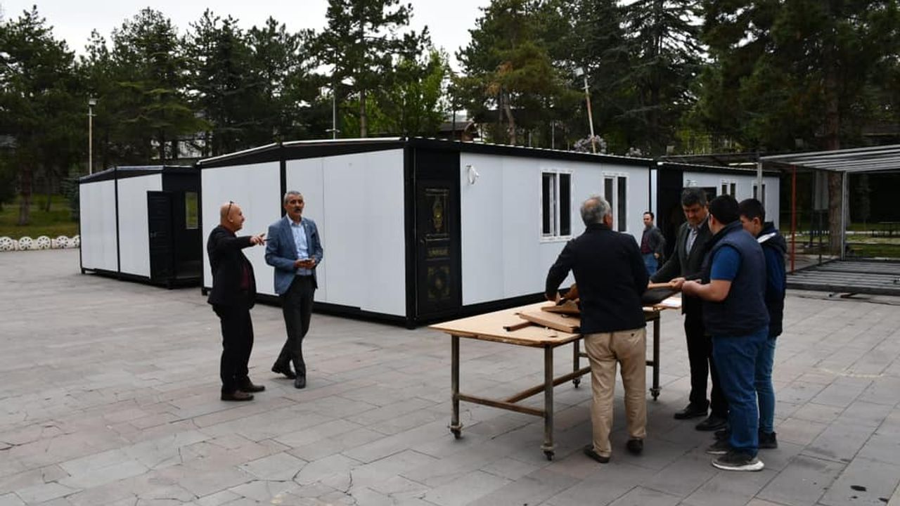 Hacıbektaş Belediyesi öncülüğünde Adıyaman'a 4 adet konteyner okul yaptırıldı