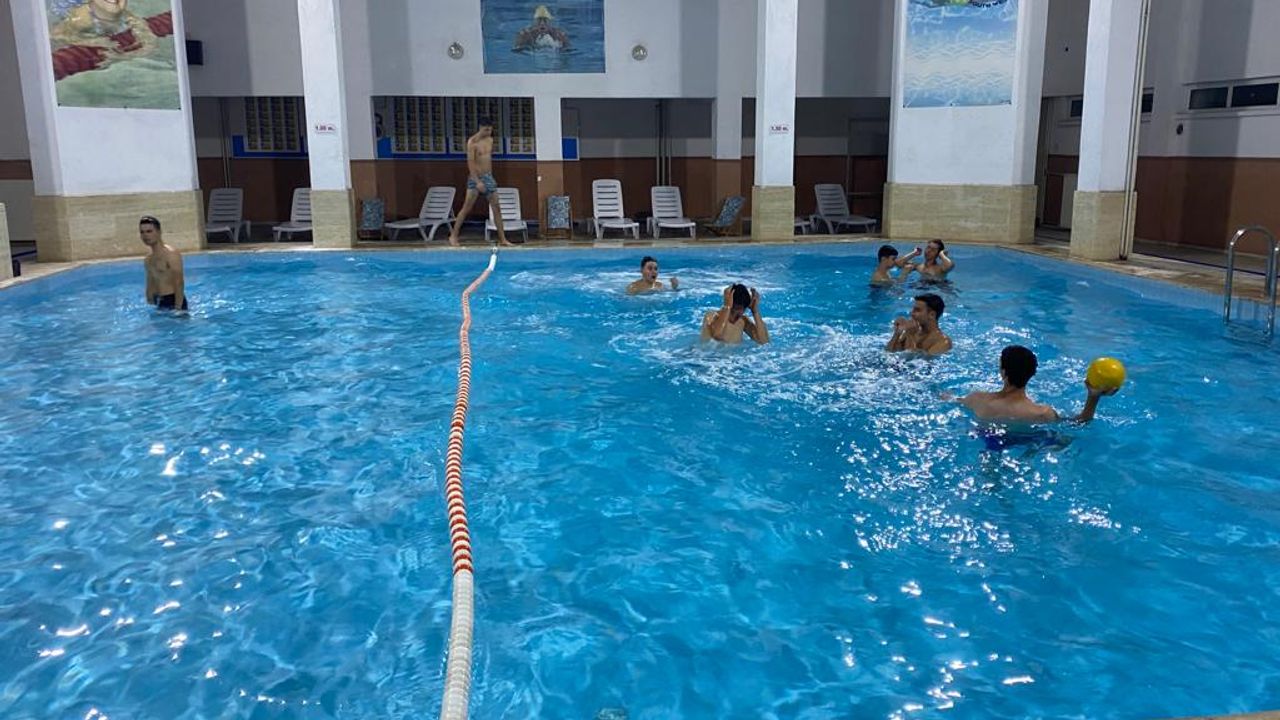 Altınyıldız Fen ve Anadolu Liselerinde yüzme etkinliği