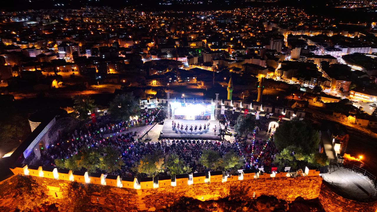 Nevşehir Kalesi’nde muhteşem gece