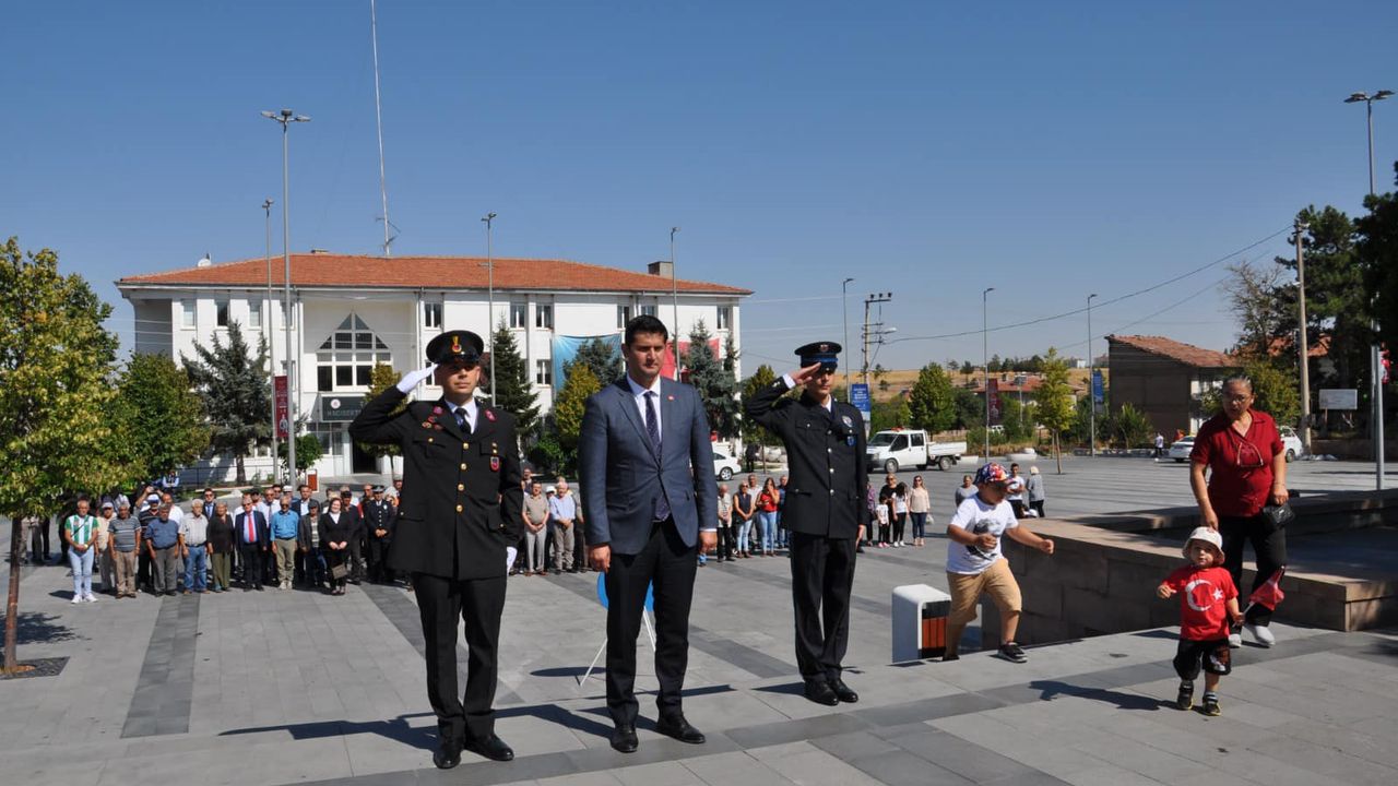 Hacıbektaş’ta Atatürk Anıtına çelenk sunumu yapıldı