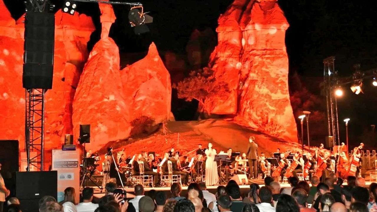 Kapadokya Balon ve Kültür Yolu Festivali'nde Neşet Ertaş türküleriyle müzik ziyafeti