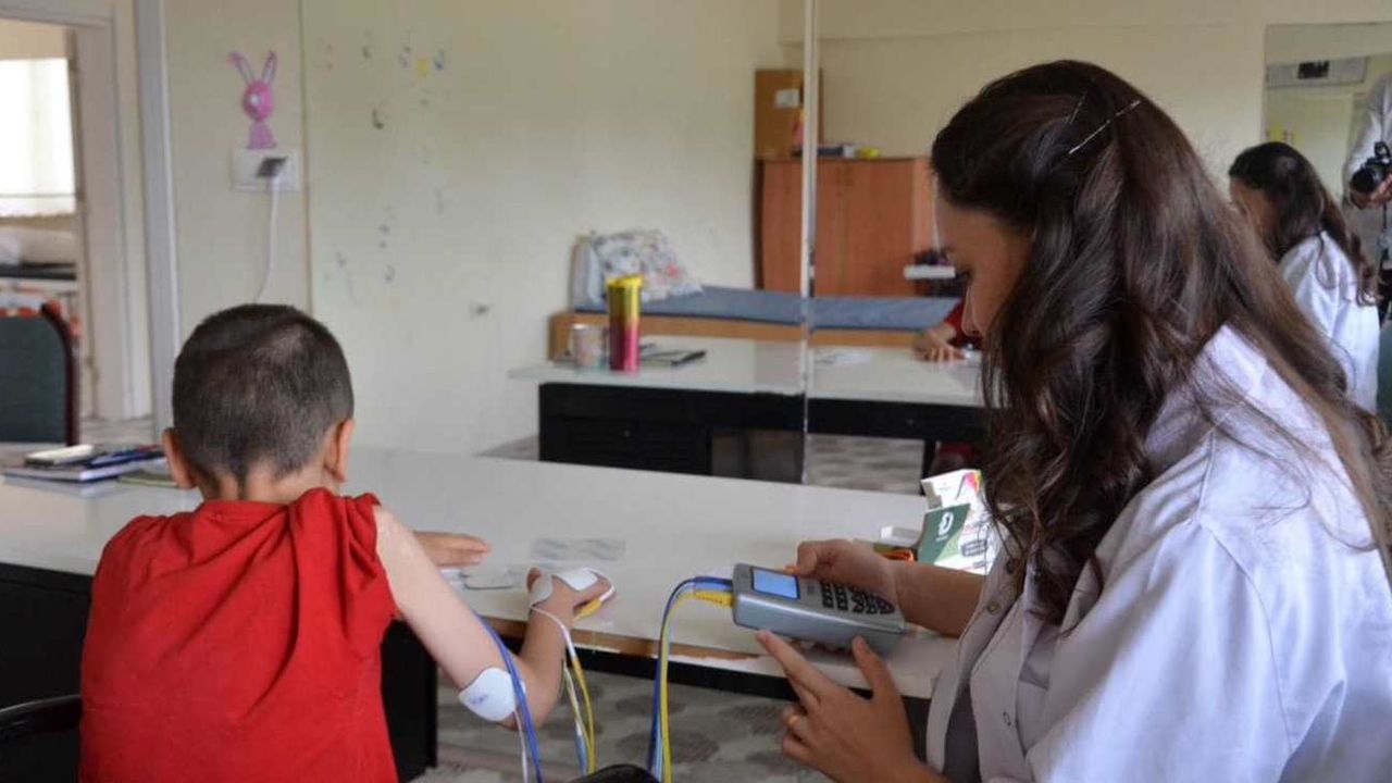 Gülşehir Fizik Tedavi ve Rehabilitasyon Merkezi'nde sevgi dolu eğitim