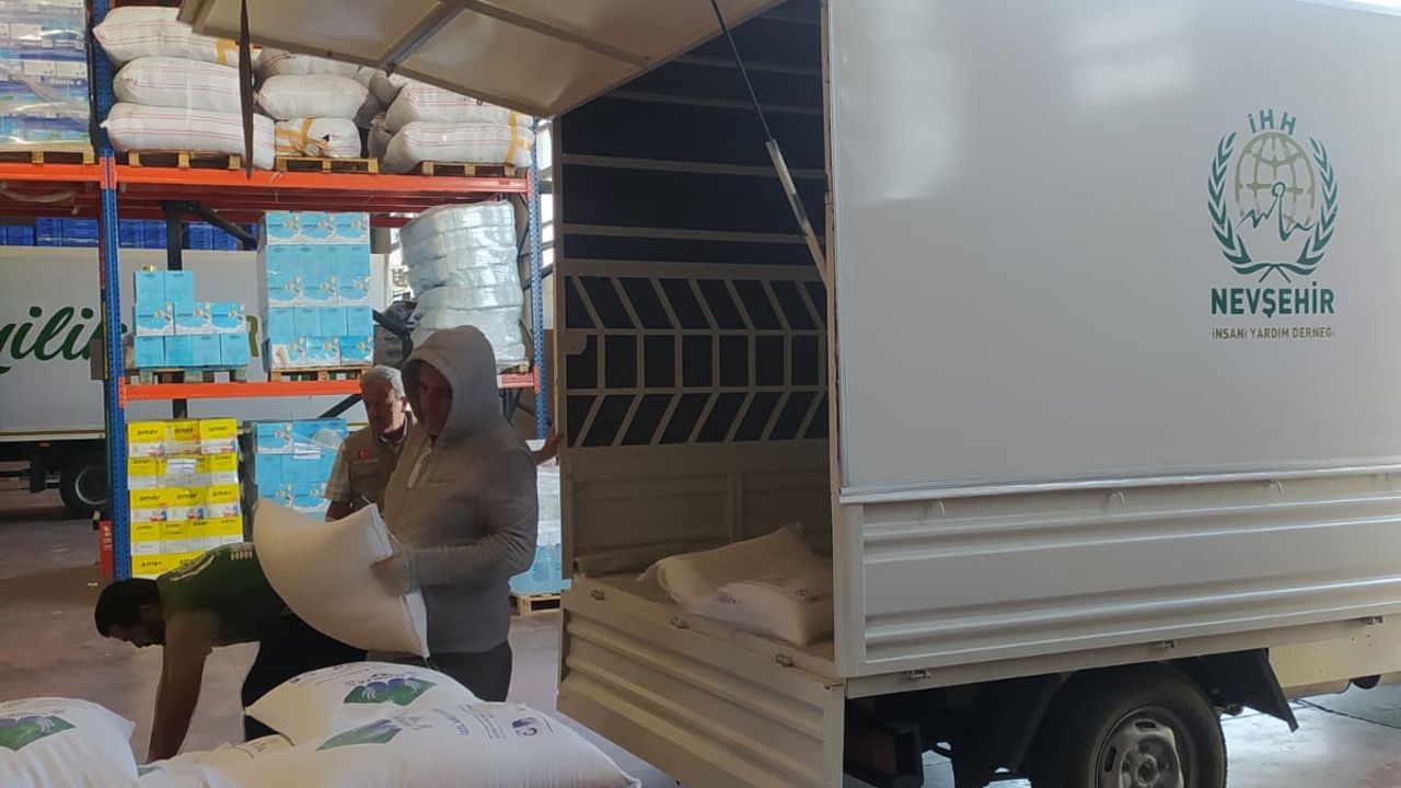 İHH Nevşehir'den aylardır depremzedelere yardım taşıyor