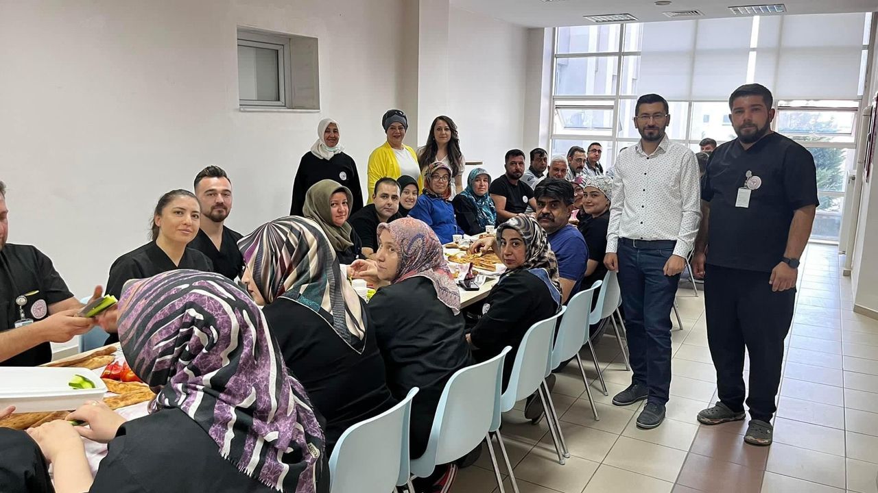 Nevşehir Devlet Hastanesi temizlik personelleri kahvaltıda buluştu