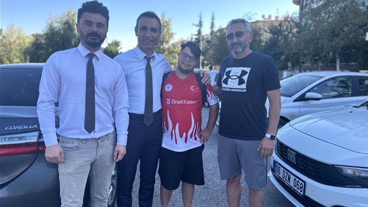 İl Müdürü Özdemir milli sporcu Ünlü’yü Ankara'da karşıladı