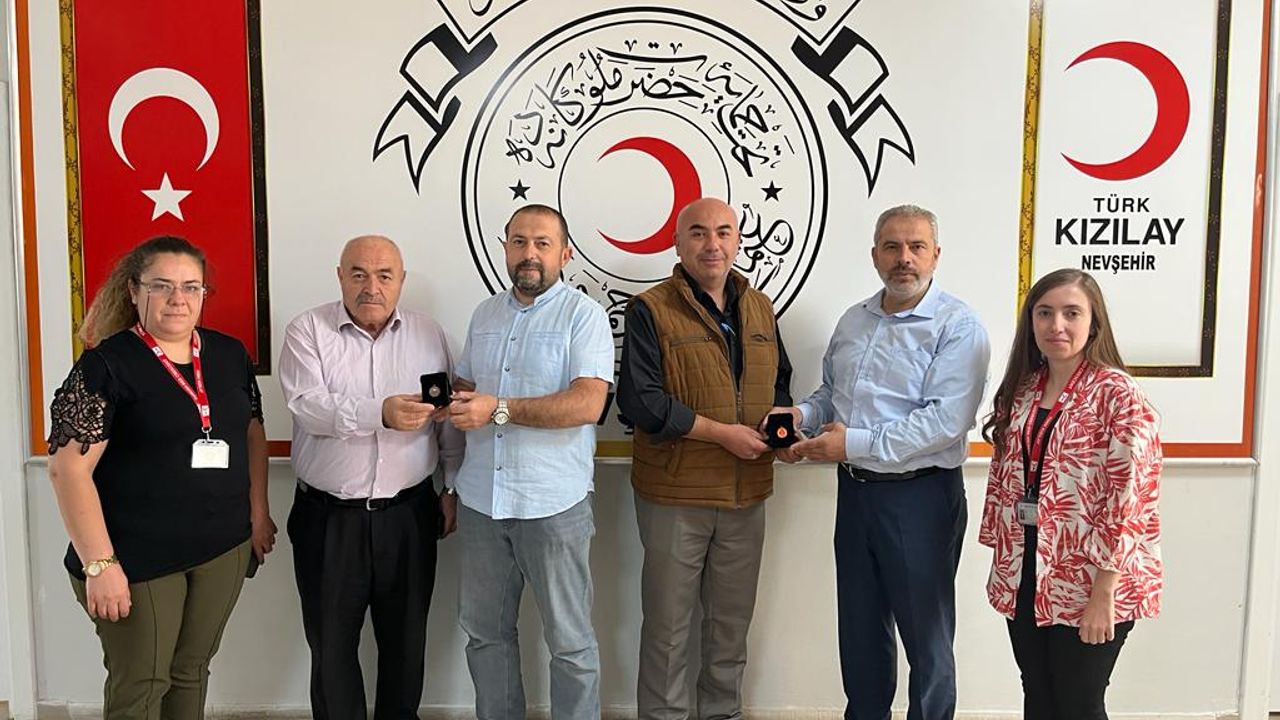 Kızılay Nevşehir’den devamlı kan bağışçılarına madalya