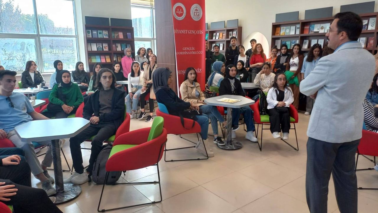 Nevşehir İl Gençlik Koordinatörlüğü öğrencilerle bir arada