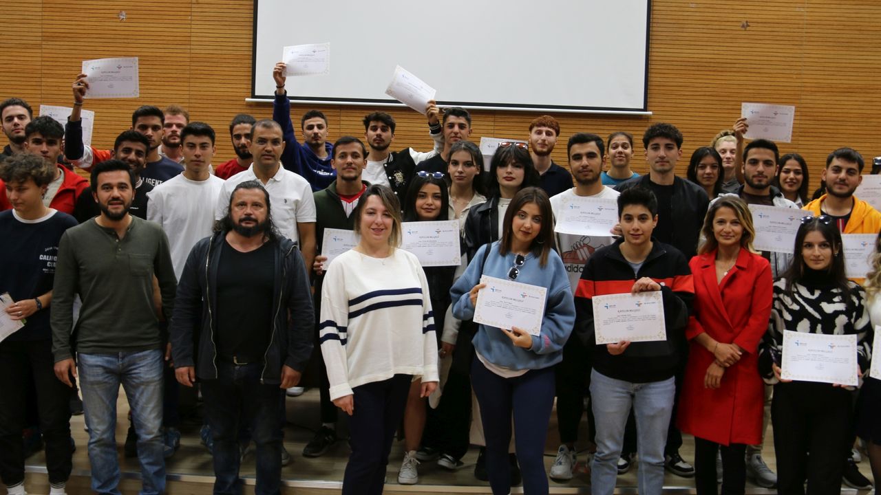 İş Kulübü Eğitimi’ne katılan NEVÜ öğrencileri sertifikalarını aldı