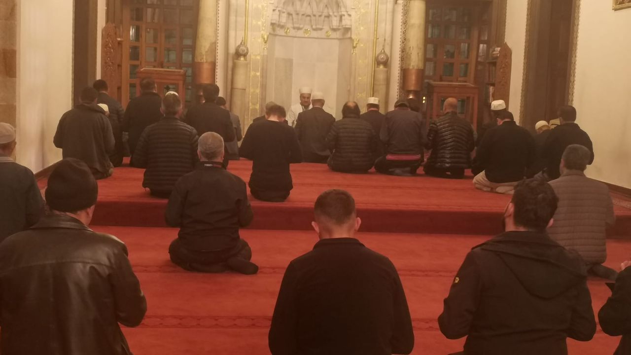 Filistin için cuma Gecesi Kur'an-ı kerim ve dua programı