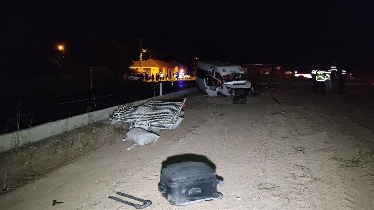 Hacıbektaş'ta büyük kaza: 14 kişi yaralandı