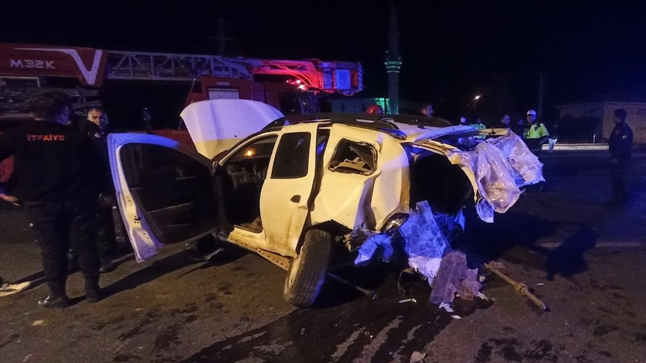 Aksaray-Nevşehir kara yolunda otomobil ile cip çarpıştı: 1 ölü, 1 yaralı