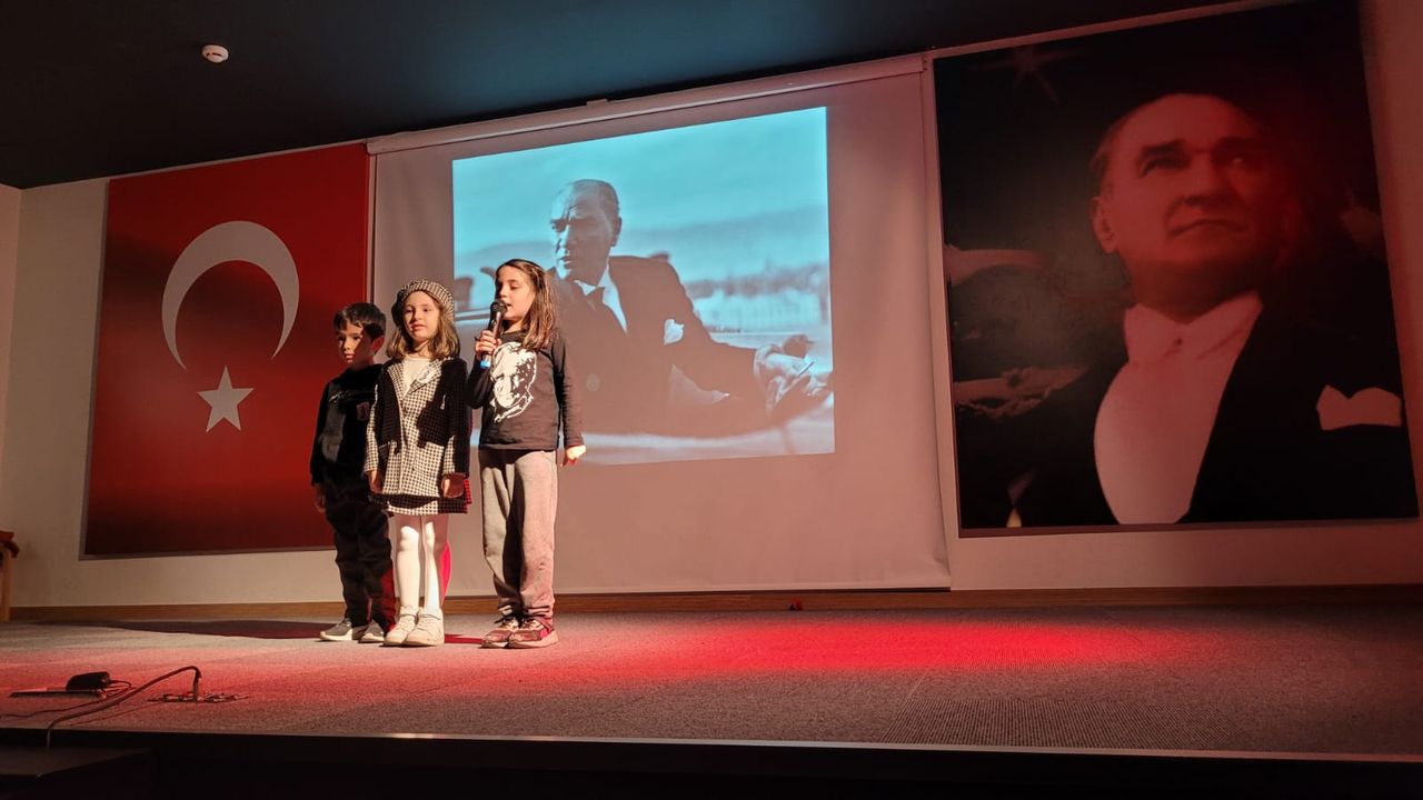 Simya Koleji 10 Kasım'da Atatürk'ü andı