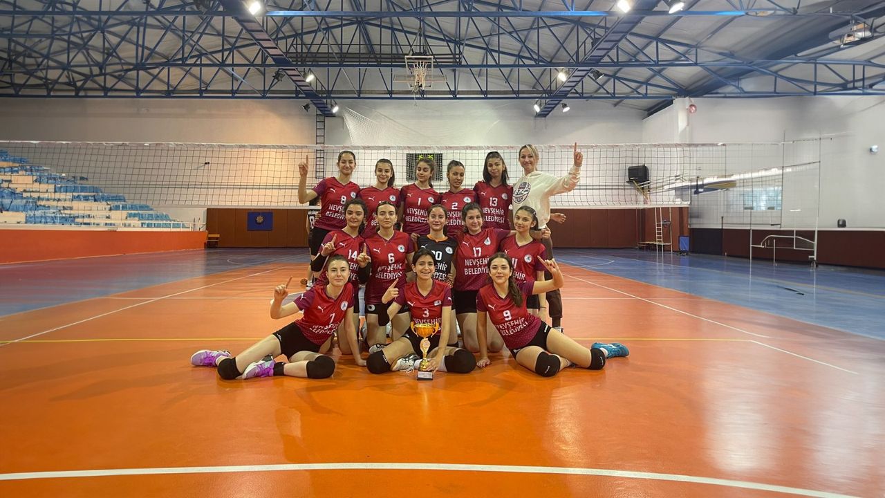 Nevşehir’in voleybol takımı namağlup şampiyon