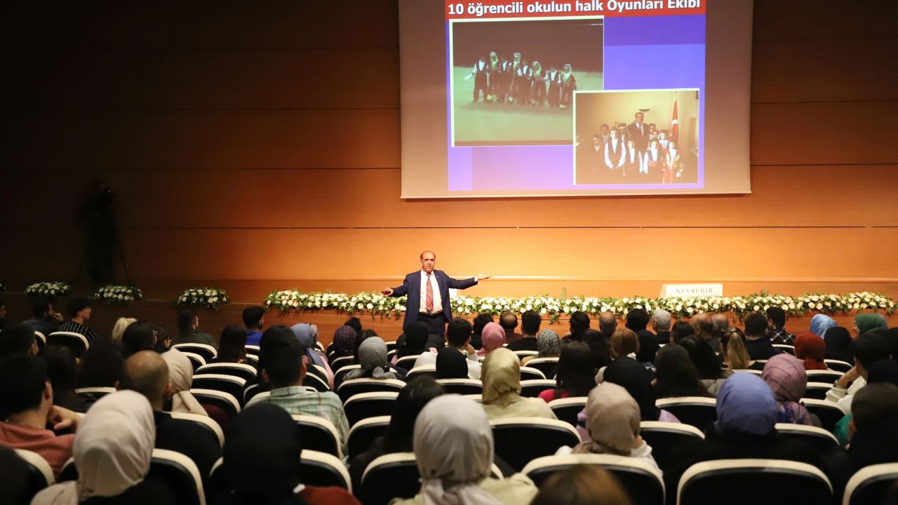 Eğitimci-Yazar Hacı Ormanoğlu’ndan NEVÜ’de konferans