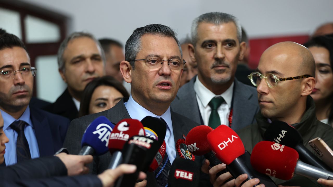 CHP Genel Başkanı Özel, Nevşehir'de gazetecilerin sorularını cevapladı