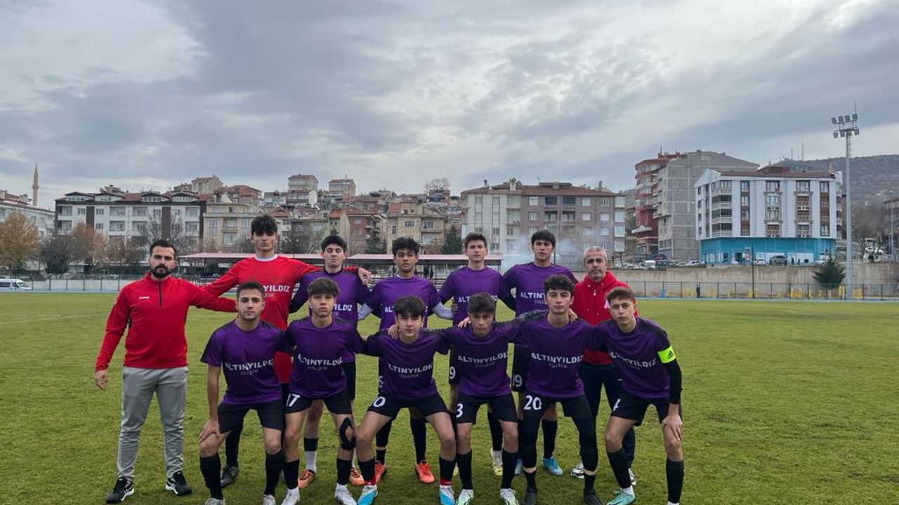 Altınyıldız Koleji Fen ve Anadolu Lisesi Futbol Takımı finalde