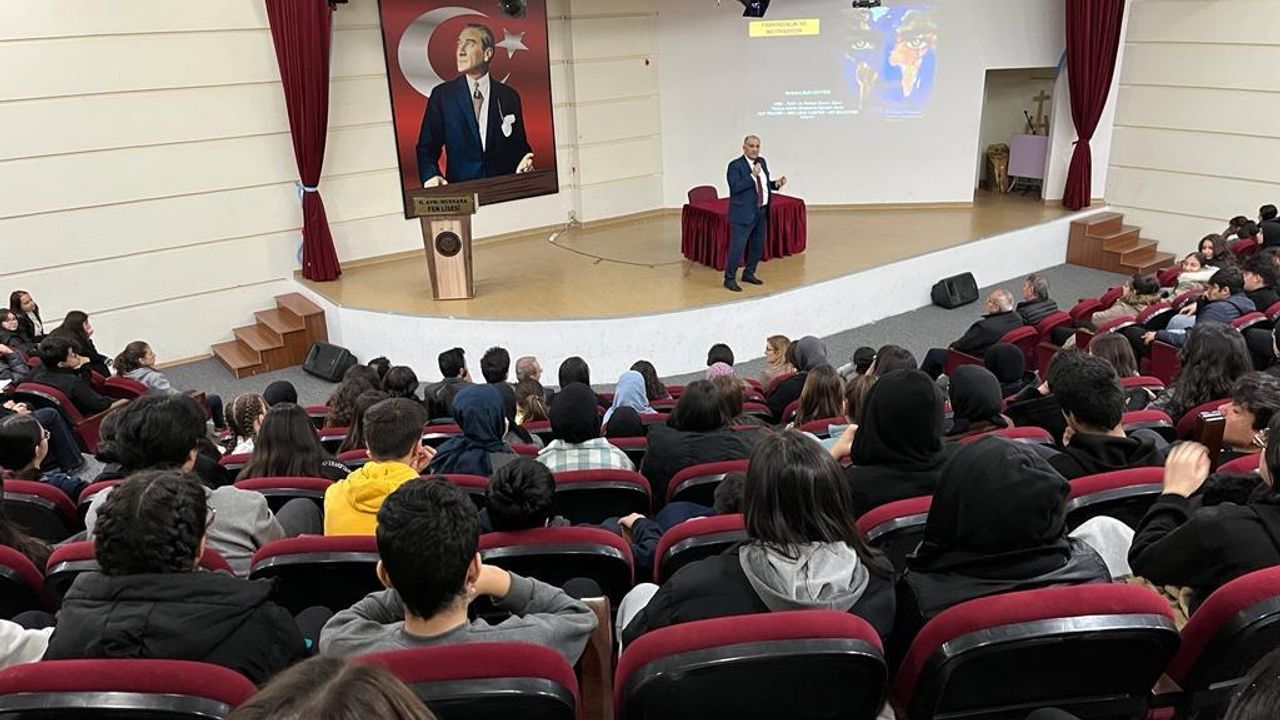 Mehmet Baki Öztürk’ten lise öğrencilerine konferans