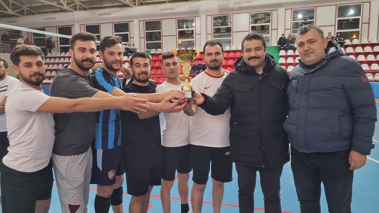 Kozaklı Kaymakamlık Voleybol Turnuvası sona erdi