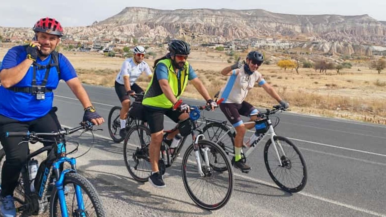 Bursa ve Kayseri’den gelen bisikletçiler Kapadokya’yı gezdi