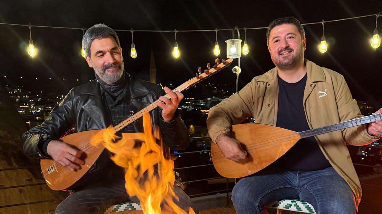 Emre Çalışkan ve Uğur Işılak’tan türkü dolu Kapadokya gecesi