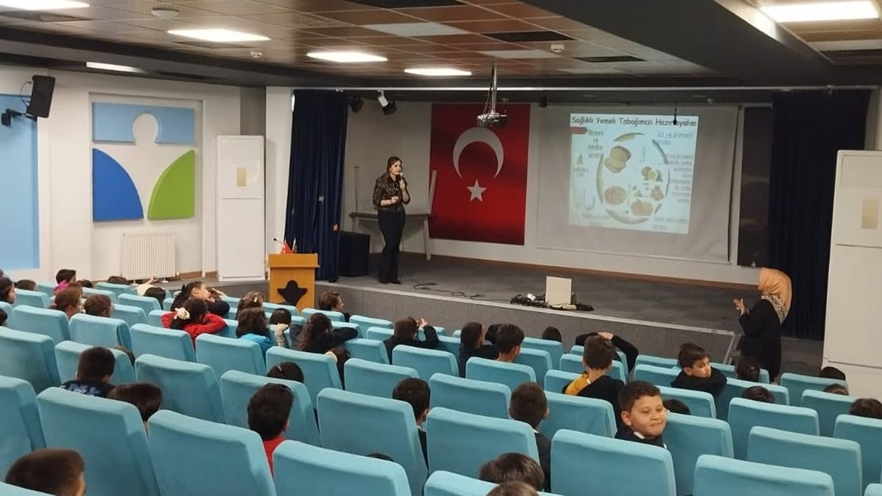 Miniklere sağlıklı beslenme konusu anlatıldı