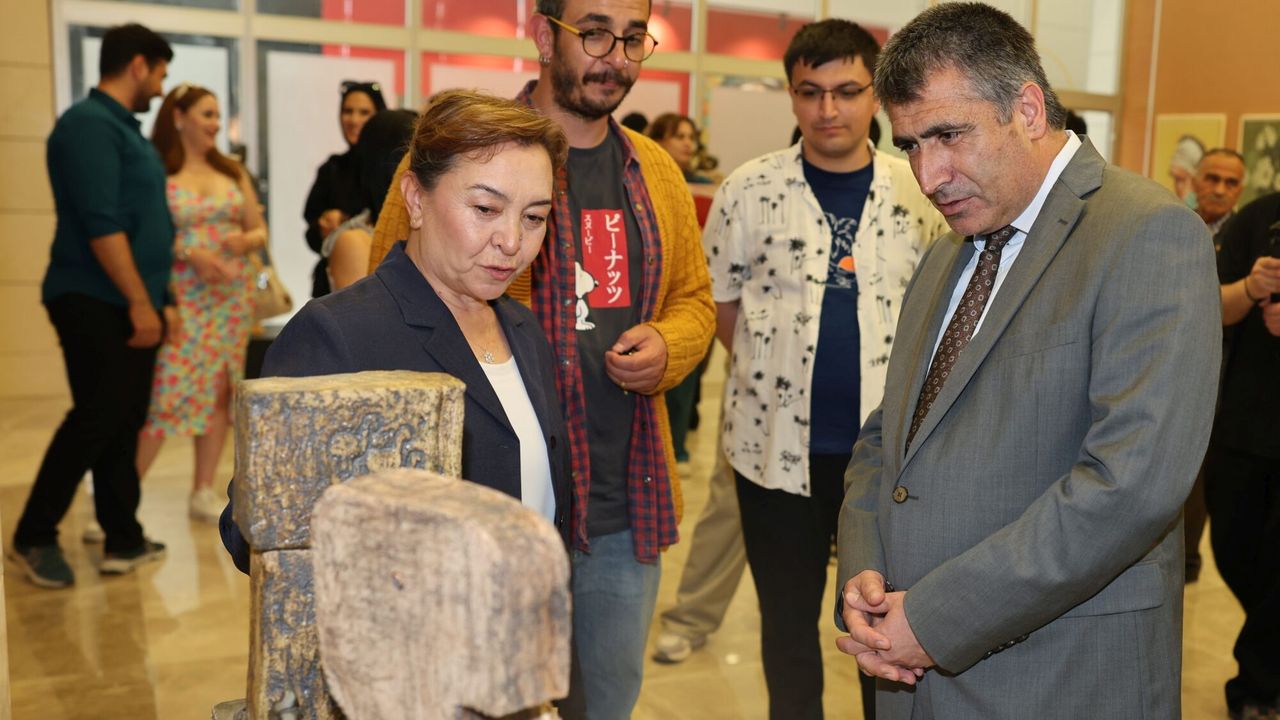 Birbirinden çarpıcı eserler Nevşehir’de sanatseverlerle bulu