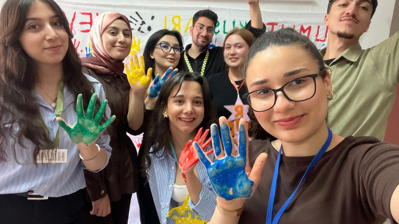 Öğretmen adayları köy okulunda gönülleri fethetti