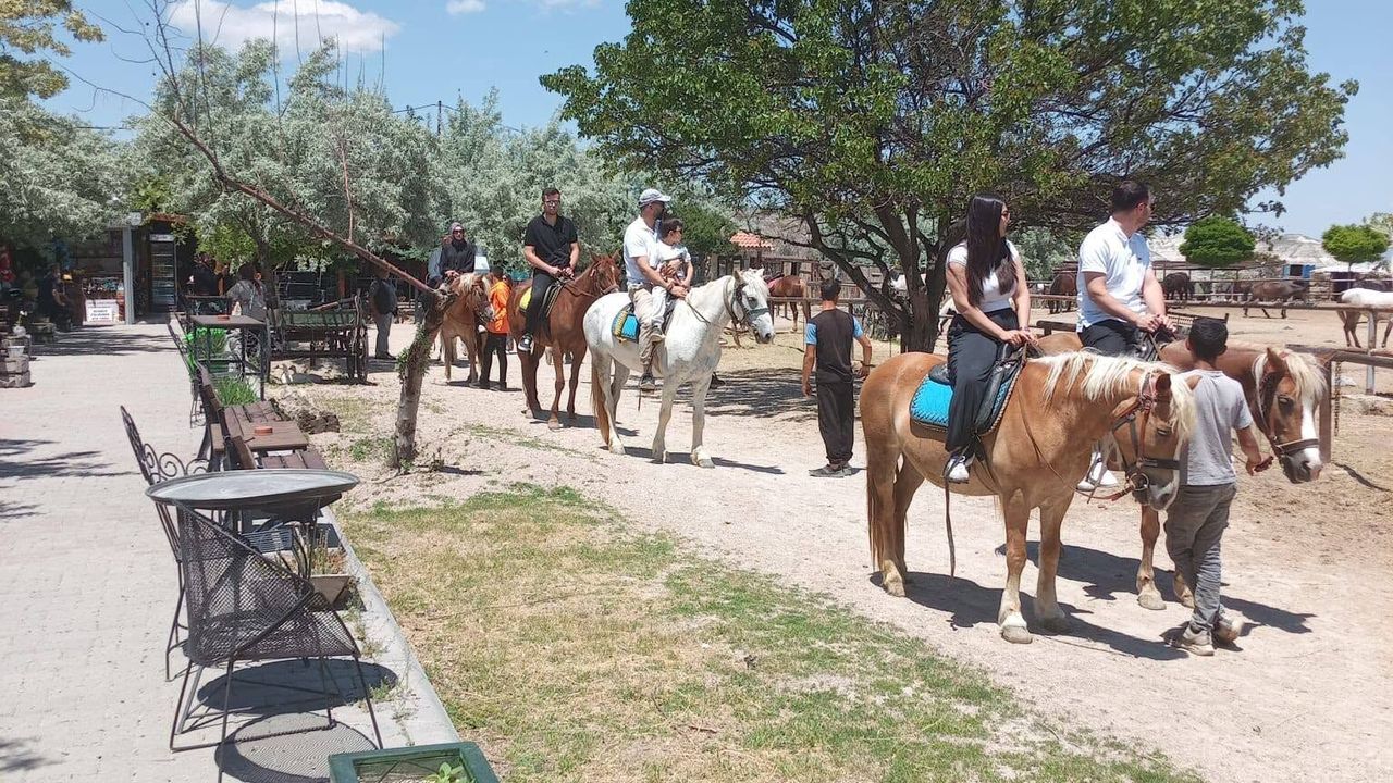 Aile ve Sosyal Hizmetler’den romantik dokunuş: evli gençlere
