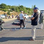 Kamyonete çarpan motosiklet sürücüsü kurtarılamadı