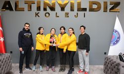 Altınyıldız Fen ve Anadolu Lisesi kort tenisi takımı il ikincisi