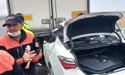 Tıra arkadan çarpan otomobil sürücüsü hayatını kaybetti