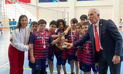 Altınyıldız’dan voleybolda çifte kupa